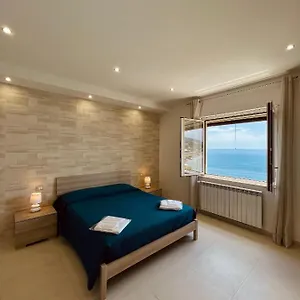 Baia Degli Albatros Apartment